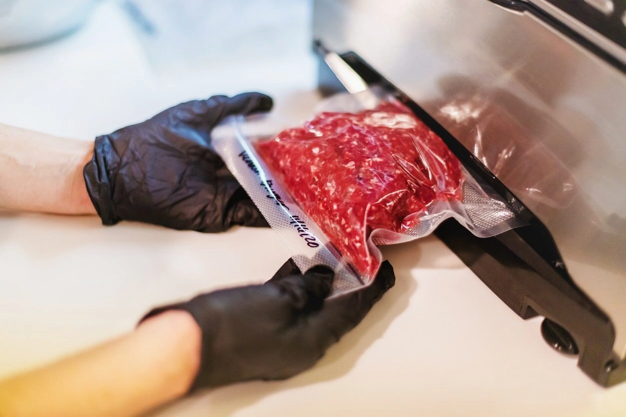 Reduced Oxygen Packaging (ROP) for raw proteins requires a Retail HACCP Plan